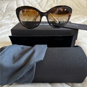 DOLCE & GABBANA Womens Designer Polarized Cat-Eye Sunglasses